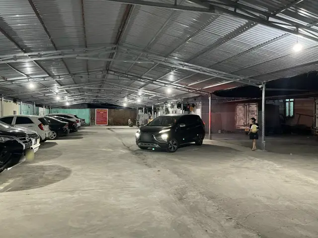 Bãi xe Dũng Lợi buổi tối, đèn chiếu sáng, nhận xe 24/7